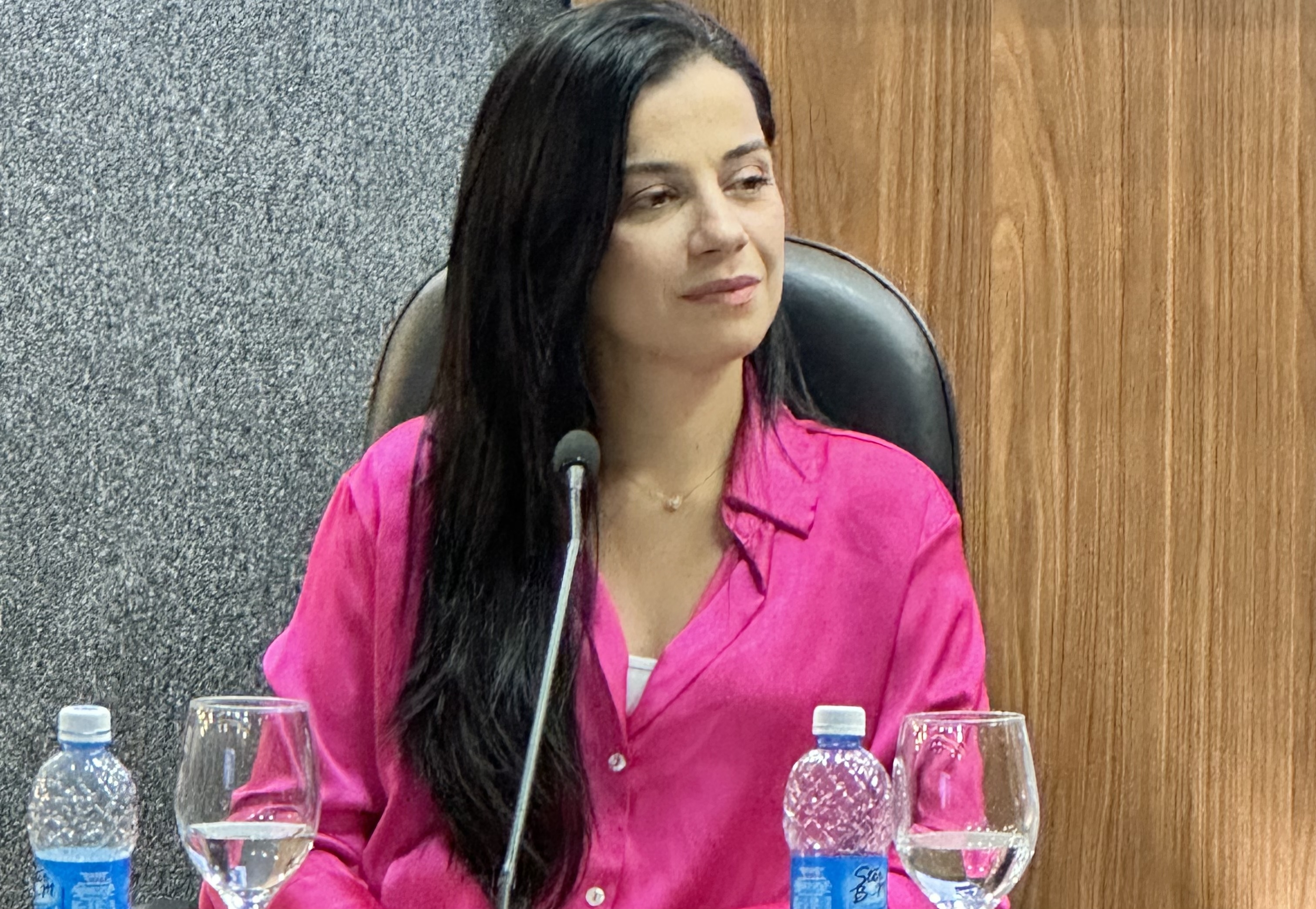 Giselle da Maura toma posse como vereadora na Câmara Municipal de Aquiraz