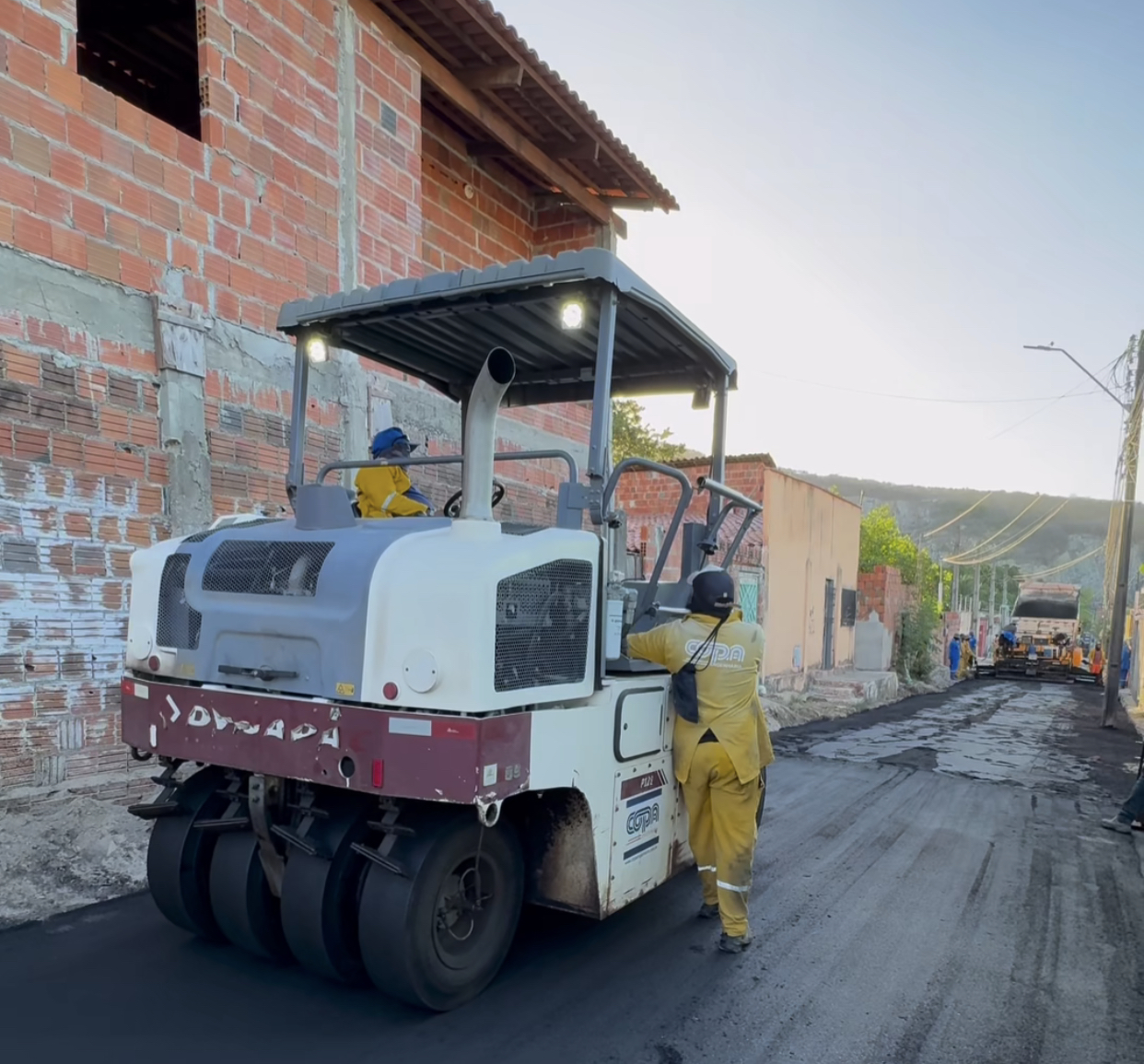 Bairro Parque Santo Antônio em Itaitinga começa a receber pavimentação asfáltica