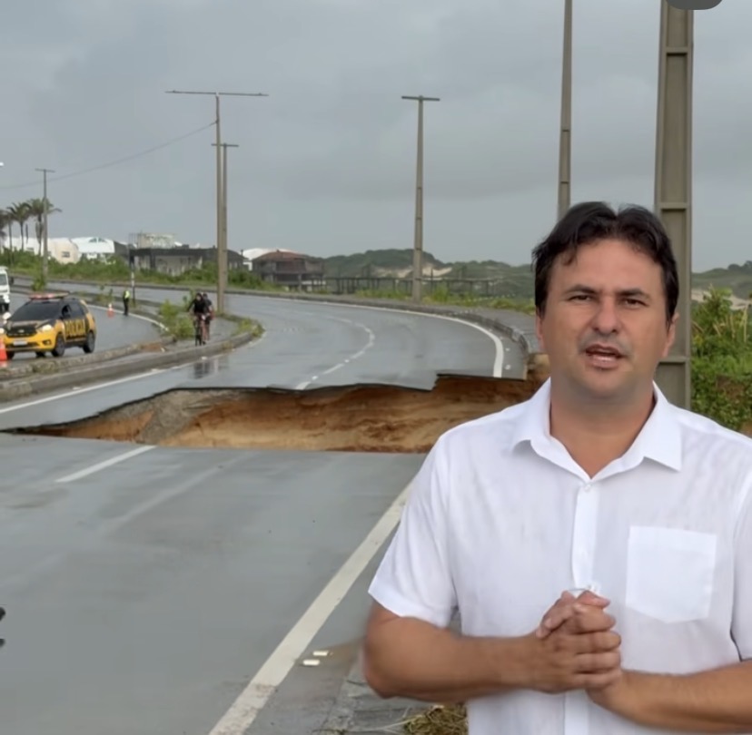 CRATERA QUE SE ABRIU NA CE-025 EM AQUIRAZ E DEIXA UMA VITIMA FATAL; AUTORIDADES DO ESTADO JÁ FORAM ACIONADAS