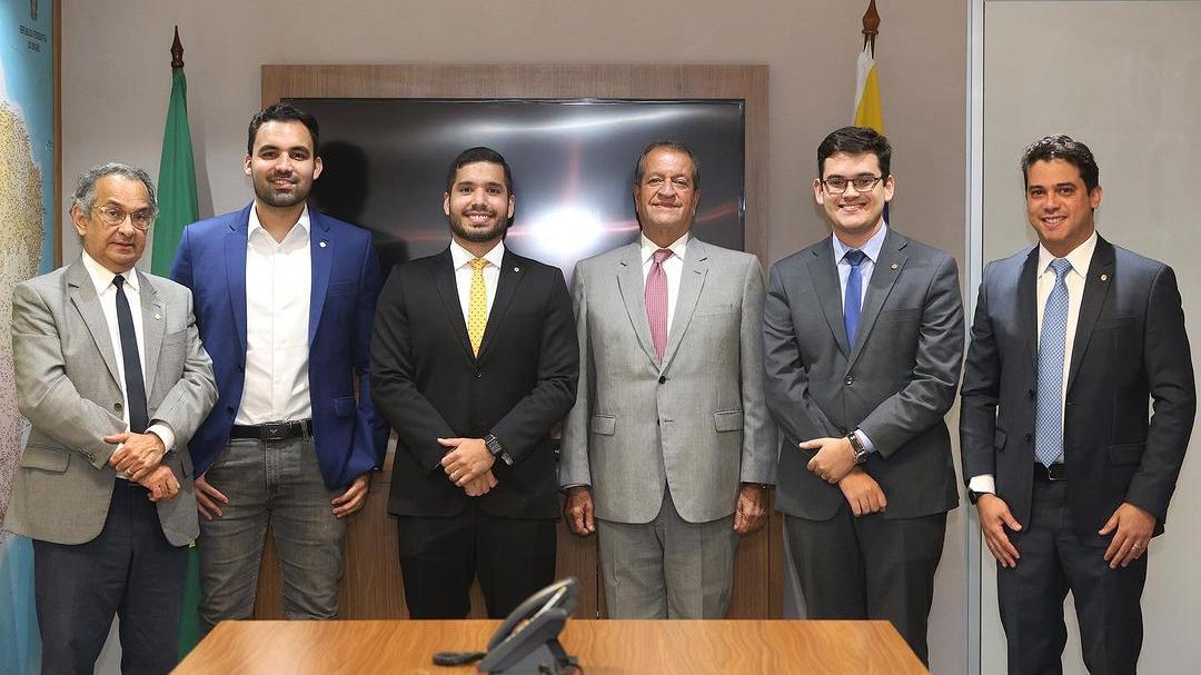 André Fernandes oficializa pré-candidatura à prefeito de Fortaleza com apoio de Bolsonaro